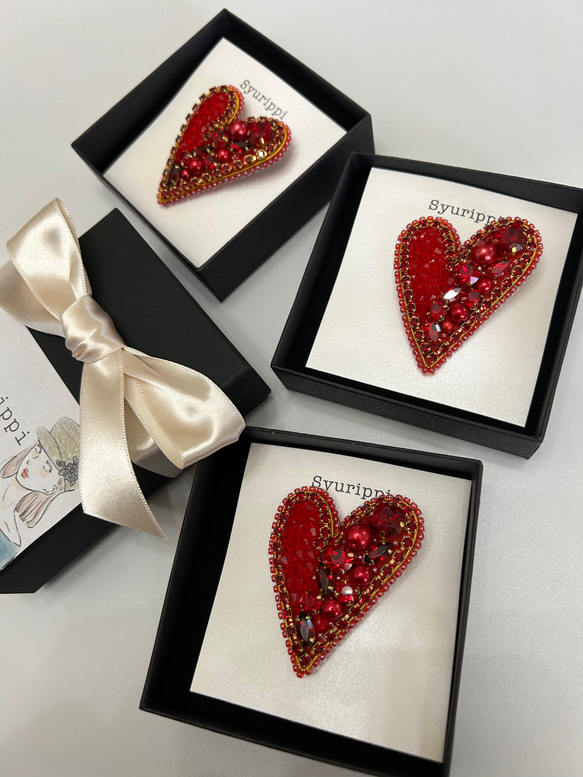 真紅　大人のハートビーズ刺繍ブローチ　 7枚目の画像