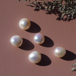 良質大粒バロック真珠の一粒ピアス・イヤリング可・サージカルステンレス　～雪明かり 6枚目の画像