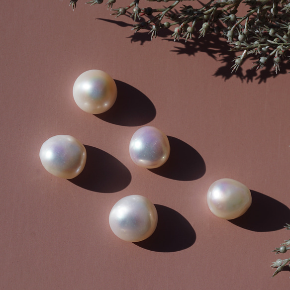 良質大粒バロック真珠の一粒ピアス・イヤリング可・サージカルステンレス　～雪明かり 6枚目の画像