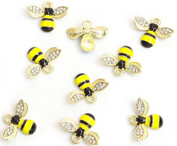 1個 蜂 ハチ ミツバチ チャーム 昆虫 春モチーフ アクセサリーパーツ アンティーク ハンドメイド 手芸材料 1枚目の画像