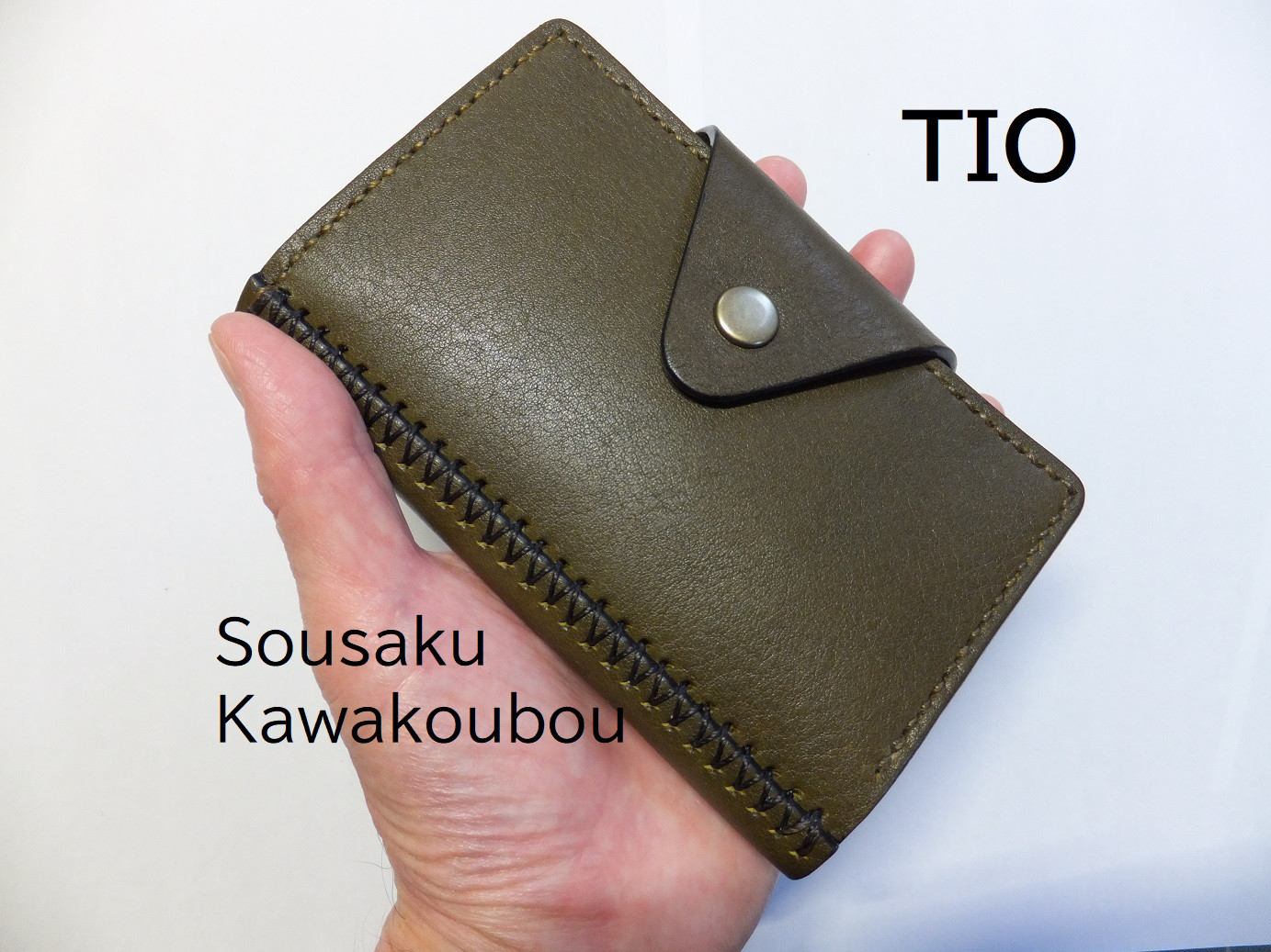 【送料無料】★システム手帳カバーのような抹茶色牛革ハーフサイズ二つ折り財布　TIO-HFS002 11,200円