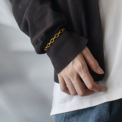 golden figalo』いつものカーディガンにプラス。服の上にも映える  