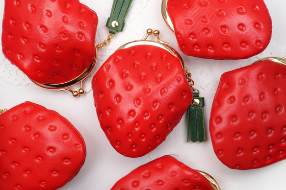 苺がま口小銭入れ（牛革製） 7枚目の画像