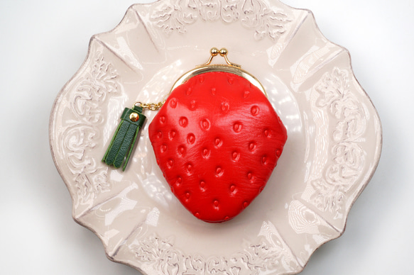 苺がま口小銭入れ（牛革製） 1枚目の画像