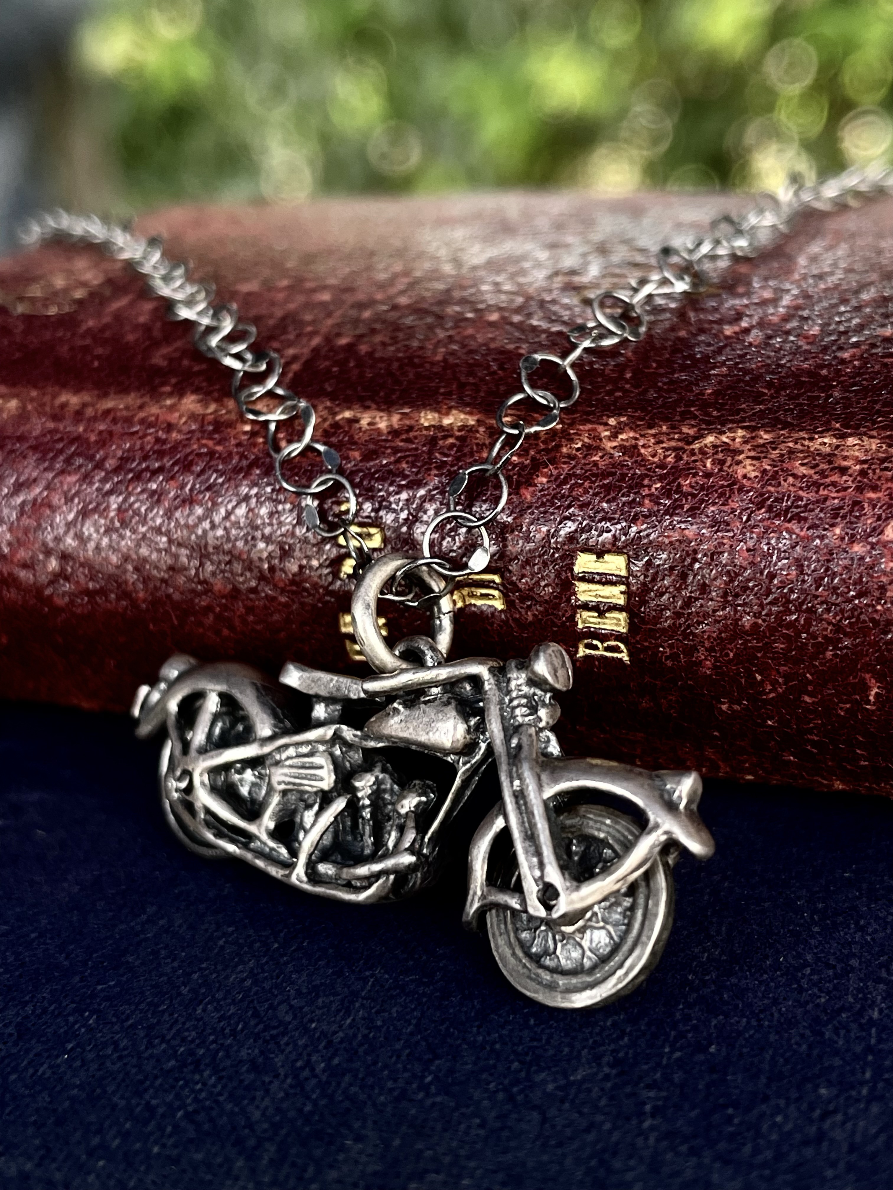 秋の思い出レトロアメリカンバイク タイヤが回るネックレス　ユニーク　個性的　面白　つけっぱなし？　華奢？　シルバー925