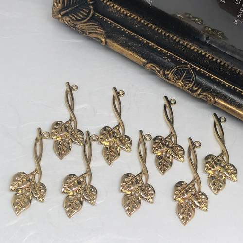 ハンドメイドアクセサリーパーツ・ゴールド枝葉パーツ 1.5✖️4.1cm 8 