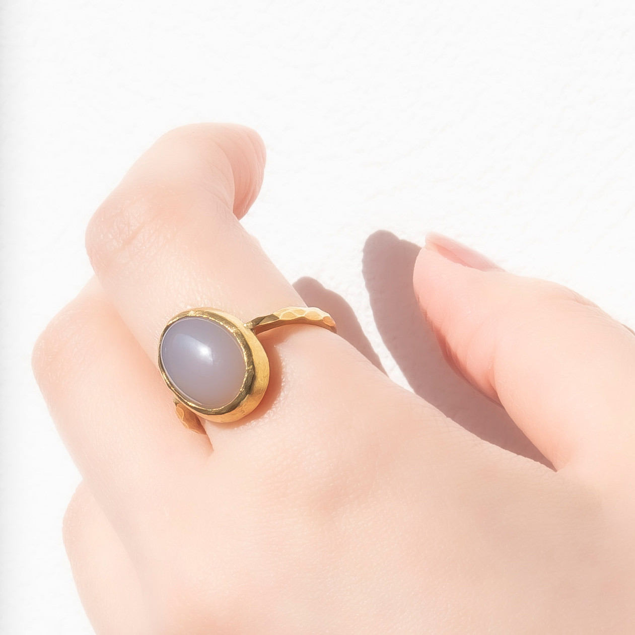 tilt ring グレーオニキス　オーバル12×16／真鍮