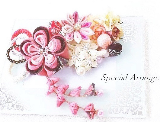 ⚜ 正絹髪飾り デイジーや桜つまみ細工 / 箱付【ピンクx黒x白】振袖、成人式、卒業式、結婚式