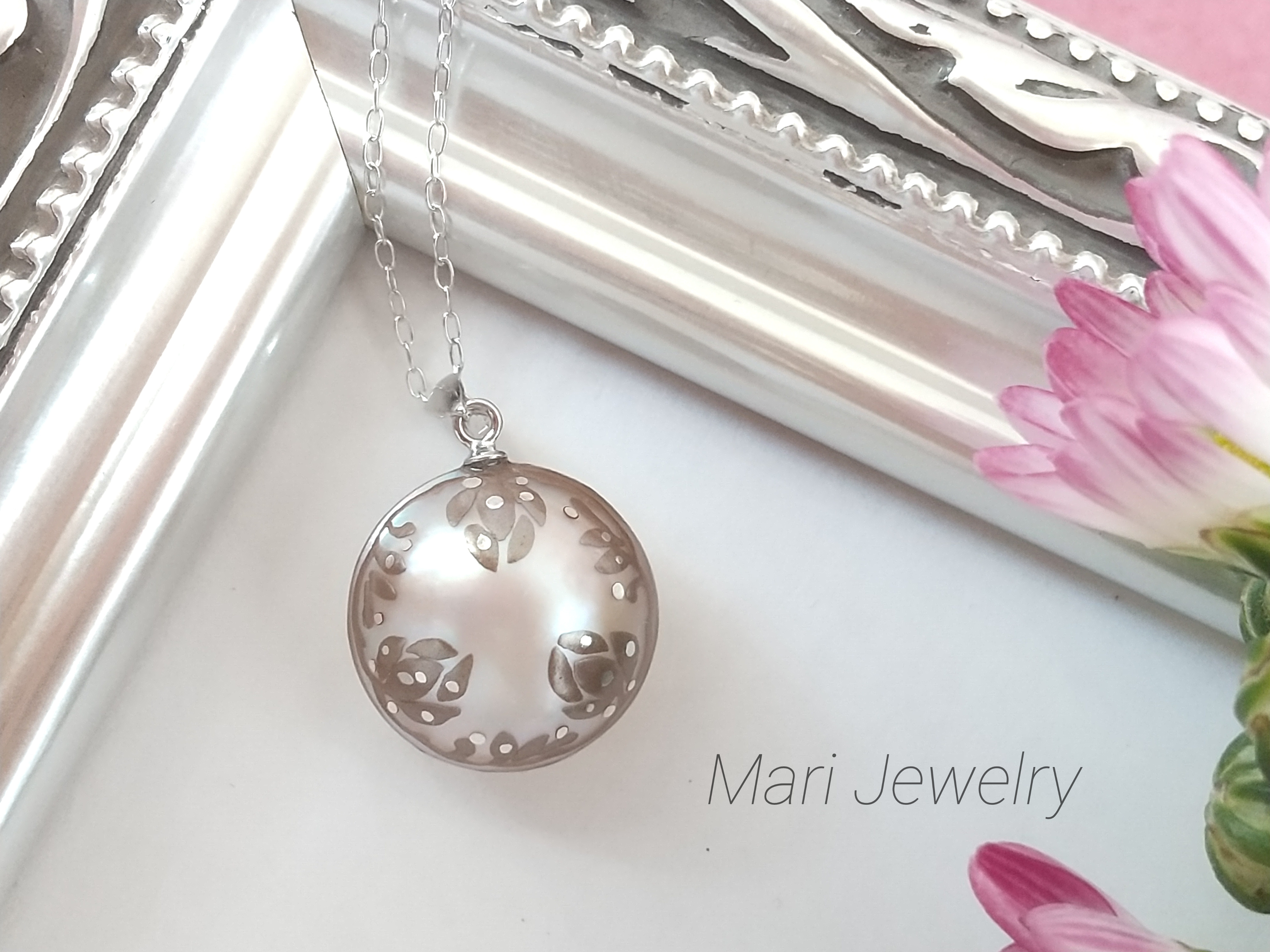 蒔絵マベパールネックレス/銀の花カラクサ/maki-e mabe pearl necklace/arabesque