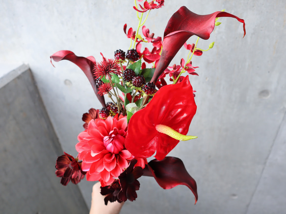 アンスリウムや海外花の個性派 赤いブーケ ウェディングブーケ アーティフィシャルブーケ 2枚目の画像