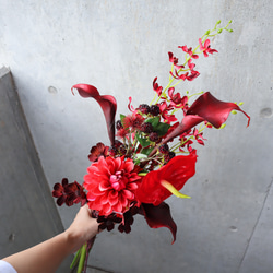 アンスリウムや海外花の個性派 赤いブーケ ウェディングブーケ アーティフィシャルブーケ 3枚目の画像