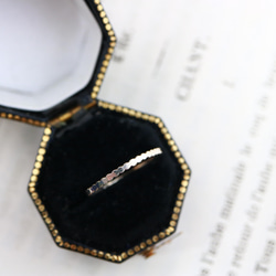 【925銀】1.2毫米寬，紋理方形/精緻簡約小指戒指 *可疊戴/Creema獨家款 第2張的照片