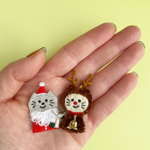 トナカイになったカラフル猫ちゃん・クリスマス手刺繍ブローチ