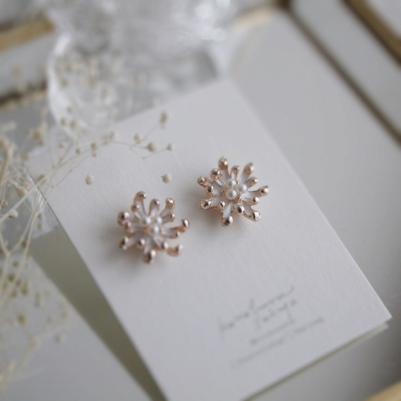 delicate snow flower｜ピアス｜イヤリング ピアス（スタッド