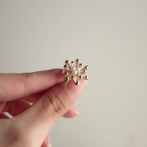 delicate snow flower｜ピアス｜イヤリング ピアス（スタッド