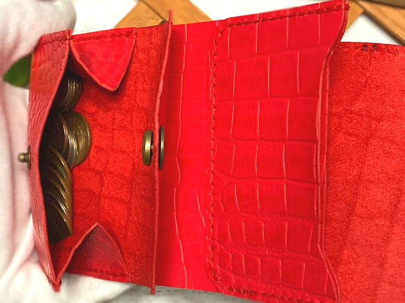 ❤【高級感×可愛い♪】大人オシャレな総本革手紙型コンパクトミニ財布♪大人な赤 クロコダイル柄 買い物が楽しくなる♪ 4枚目の画像