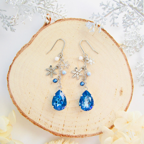 雪の結晶ブルーの雫の耳飾り イヤリング 樹脂イヤリング・ノンホール