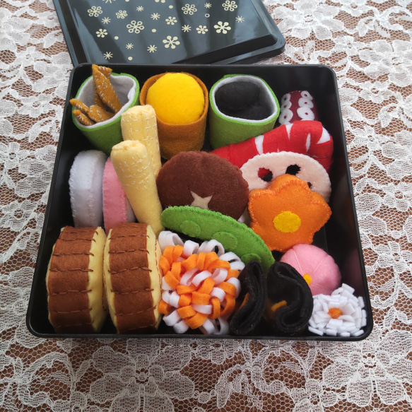 フェルトのあつあつおでんセット 点心セット　おせちとお雑煮 お一人様用おせちセット。3セット作るには色々足りなくて間違い探し