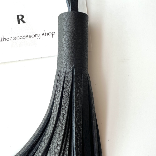 ブラックロングレザータッセル15×カラビナ バッグチャーム R.leather