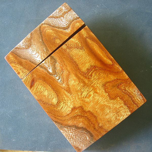 栃玉杢小物入れ　指物師最高傑作　名品 大自然の記憶を携える木製名刺入れ【欅】の玉杢 【即日発送