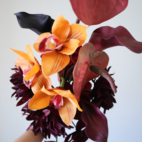 しっとりしたバーガンディカラーでおしゃれ花嫁に人気のブーケ