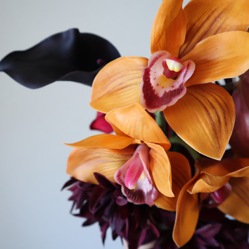 しっとりしたバーガンディカラーでおしゃれ花嫁に人気のブーケ