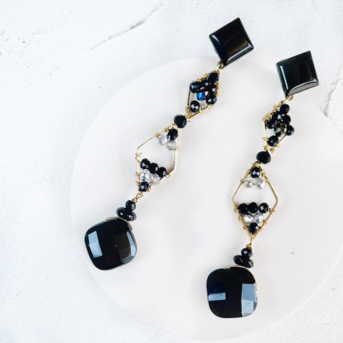 ブラック オニキス 天然石 ビジュー ピアス・イヤリング ロング 黒  