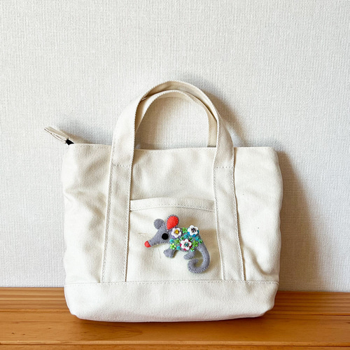 フクロミツスイのブローチ ブローチ まる喜堂 通販 8252802｜Creema