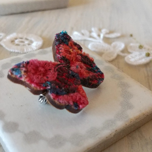 蝶々のブローチ ミナペルホネン生地はぎれ skyful *木台*北欧風