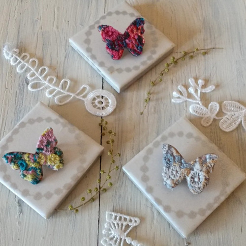 蝶々のブローチ ミナペルホネン生地はぎれ skyful *木台*北欧風