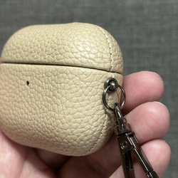 時尚 AirPods 4 Airpods Pro 保護殼，相容於無線充電，刻字，皮革，全保護殼 第3張的照片
