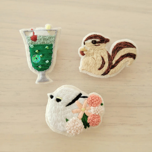 シマリスの刺繍ブローチ【受注製作】 ブローチ choco mint 通販