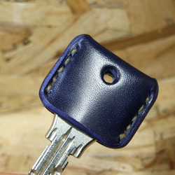 ルガトネイビーのキーカバー　ベージュステッチ 5枚目の画像