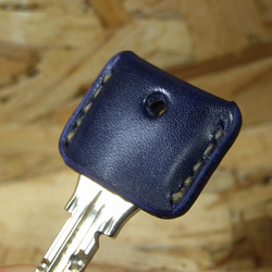 ルガトネイビーのキーカバー　ベージュステッチ 4枚目の画像