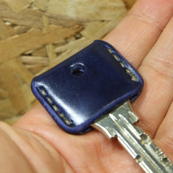 ルガトネイビーのキーカバー　ベージュステッチ 2枚目の画像