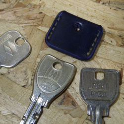 ルガトネイビーのキーカバー　ベージュステッチ 10枚目の画像