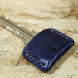 ルガトネイビーのキーカバー　ベージュステッチ 9枚目の画像