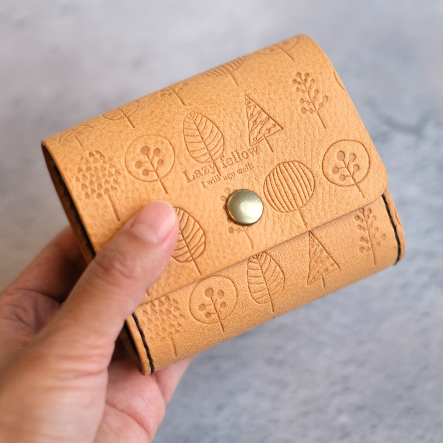 ［北欧柄のちいさなお財布　ヌメ］ お札を折らない春財布　本革　ミニマム 三つ折り コンパクト　手縫い　ミニ財布　手縫い