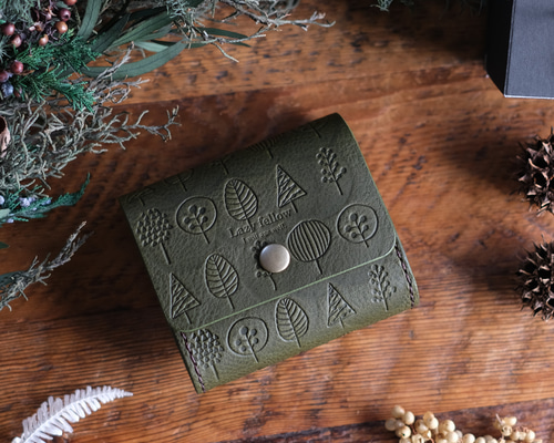 翌日発送」本革の温もり お札を折らない［北欧柄のちいさなお財布