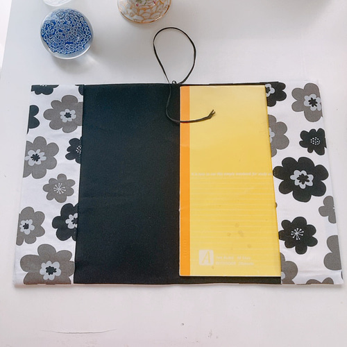 B5サイズ】北欧風 花柄 白地に黒 大学ノート・ ブックカバー ブック