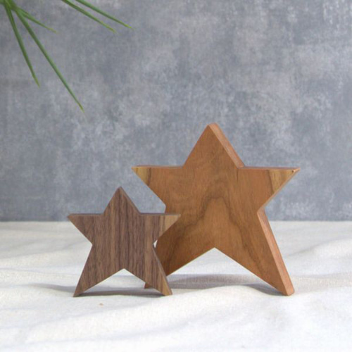 木のオブジェ 家に帰ると、森の動物たちが待っててくれている。 優しい光を抱えた