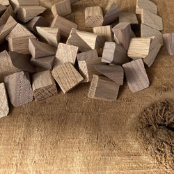 端材 木片(さんかく) 100g ｜全２種類 ウッドチップ 木くず 木屑 アソート 木材 部材 無垢 小道具 3枚目の画像