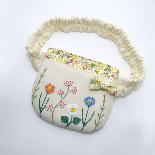 受注制作】お花の刺繍 ふたなし移動ポケット（ベージュ）女の子