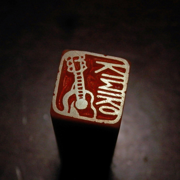 フォーク　アコースティックギターのはんこ　石のはんこ　篆刻　楽器 5枚目の画像