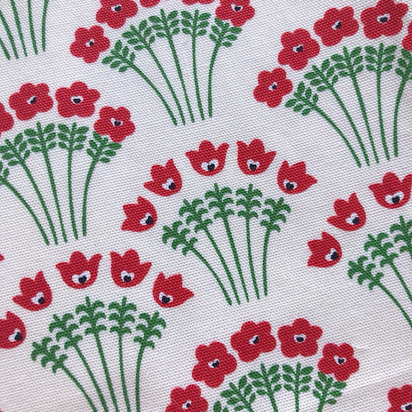 【A5判サイズ】FUWARI・染布 シリーズ　赤い花柄　ブックカバー　文芸雑誌カバー 4枚目の画像