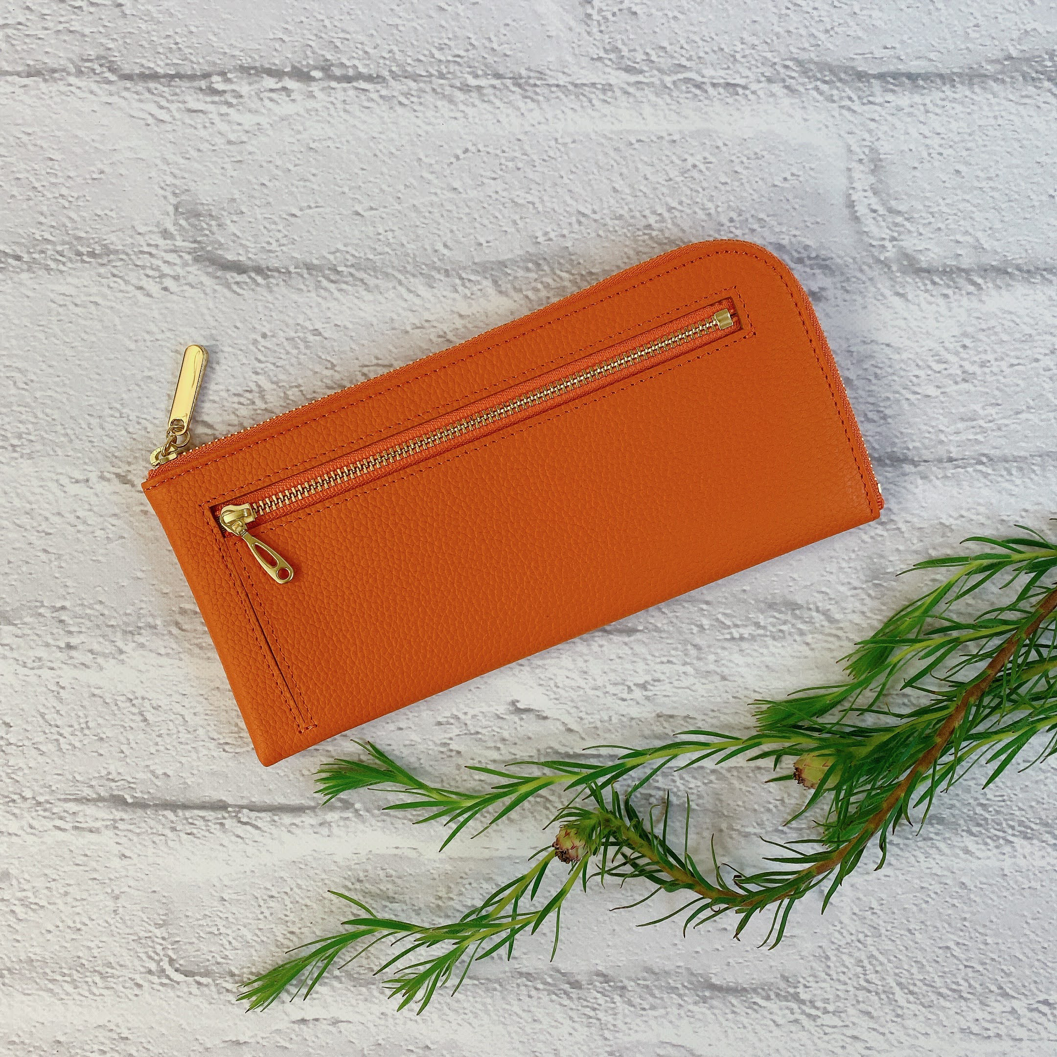 薄くて軽くて大容量なL字長財布 14枚カードポケット 牛革シュリンク オレンジ 日本製 Squeeze スクイーズ