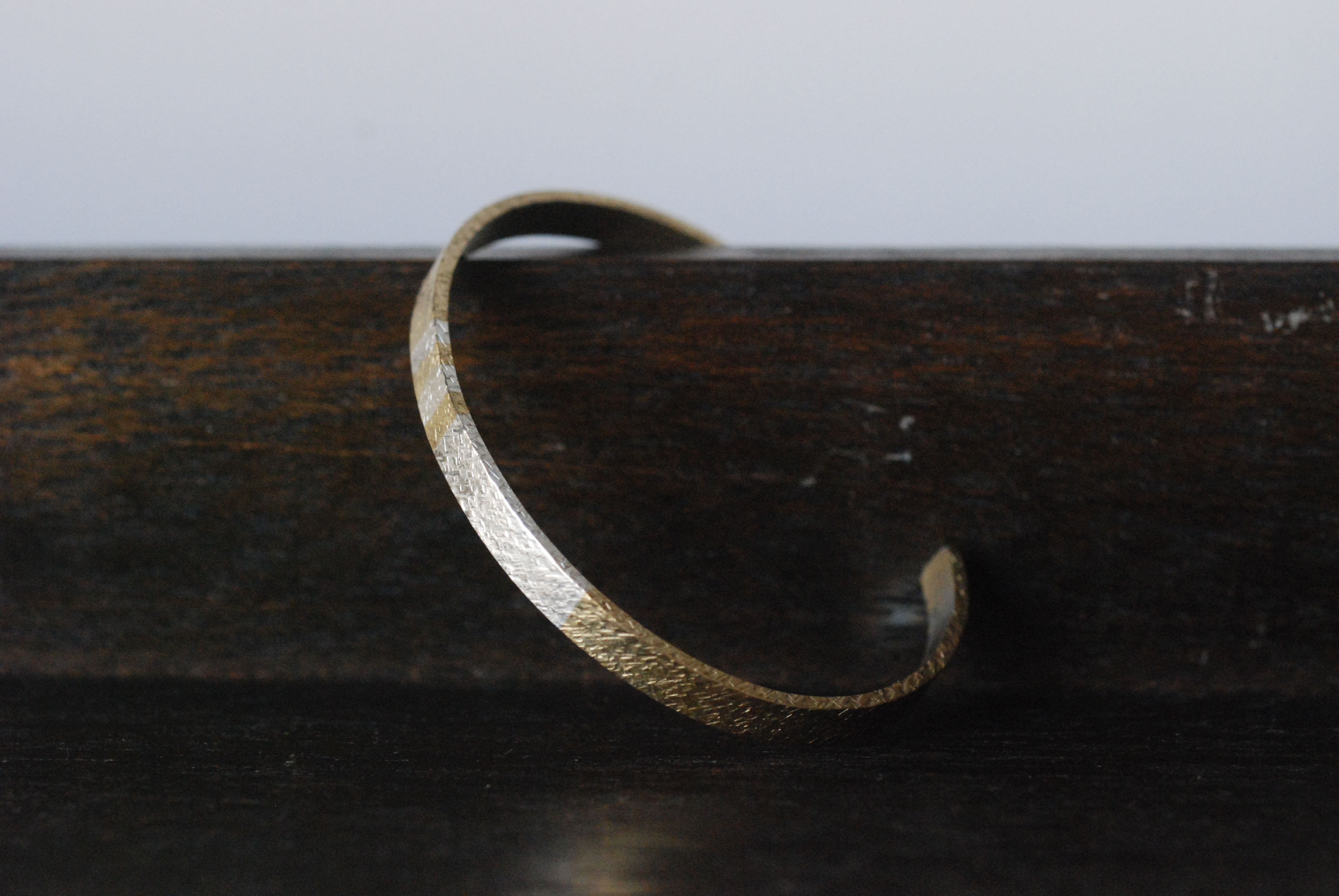 SV925/真鍮「バイカラーバングル 縞」 10,296円