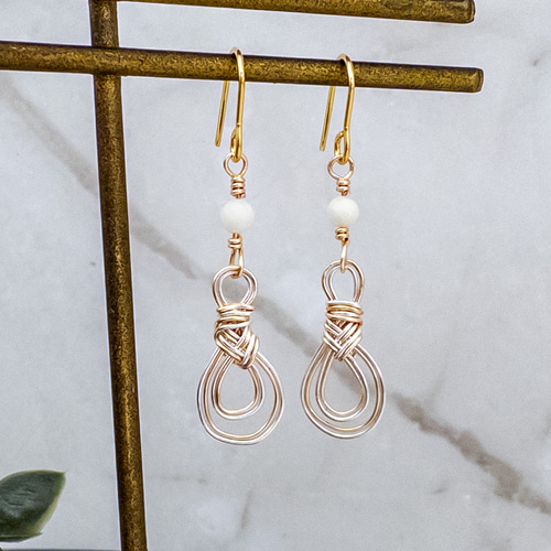 水引風 ワイヤーラッピング ピアス みょうが結び ホワイトコーラル