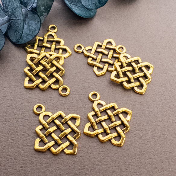 売り切り値下げ ＊6個＊ 透かし 編み込み チャーム 合金 アンティークゴールド cm007s 1枚目の画像