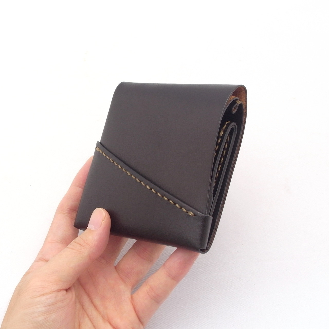 右利き用丨草木染め革丨二つ折りミニ財布【chotof/ちょとふ】ログウッド染め 手縫い 手染め 手作り